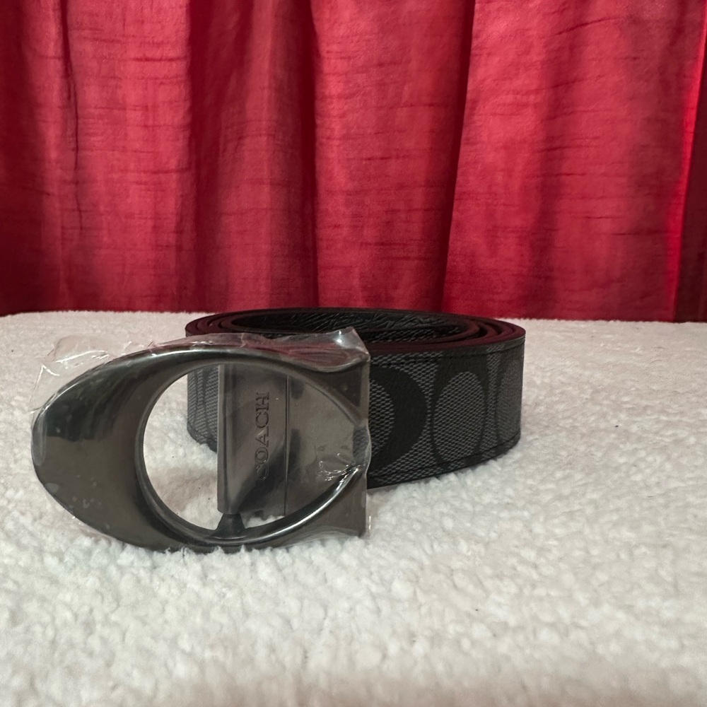 NWOT…Fashion Inspired Item (BELTS)
Reversible Belt
#21